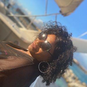 Meet your Posher, Charmaine